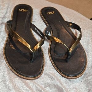 UGG Women's Elegant Black and Gold Sandals Wide Size 9.5